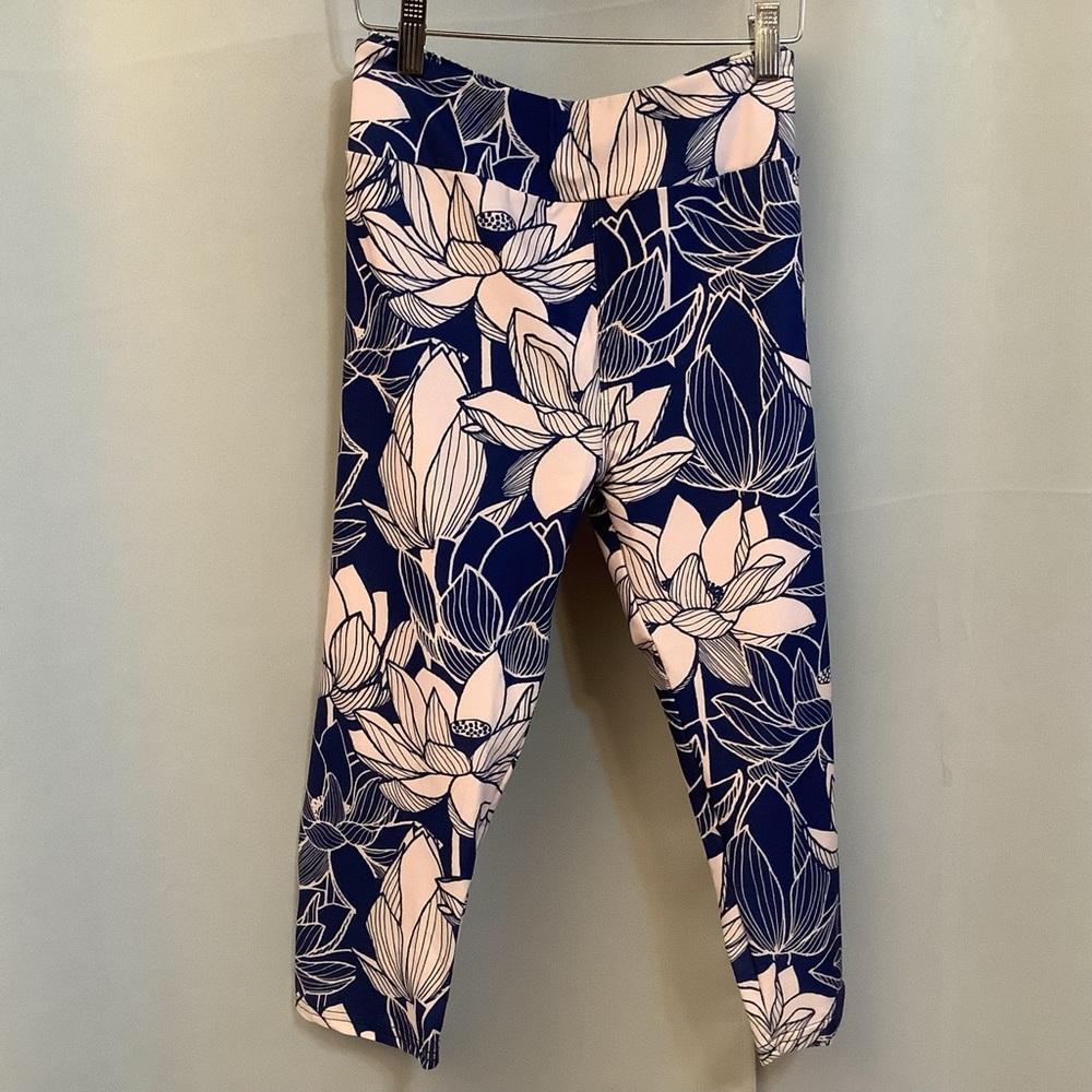 Luv21 Leggings Capris Cropped Women’s Size 12-20 Yoga Curvy Dark Night Pattern